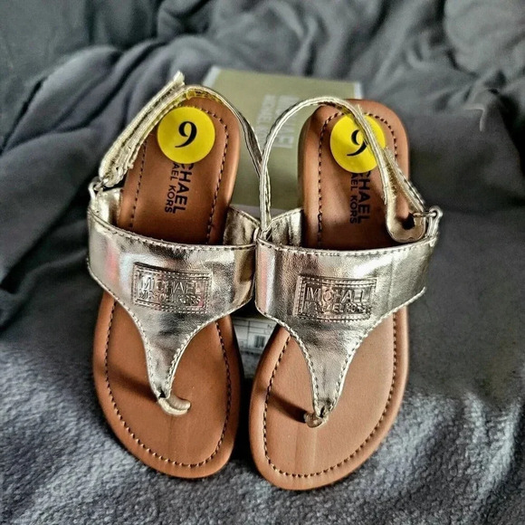 New, MICHAEL KORS Girls Size US 9, Lil Mello, Gold Metallic Sandals - Picture 1 of 6